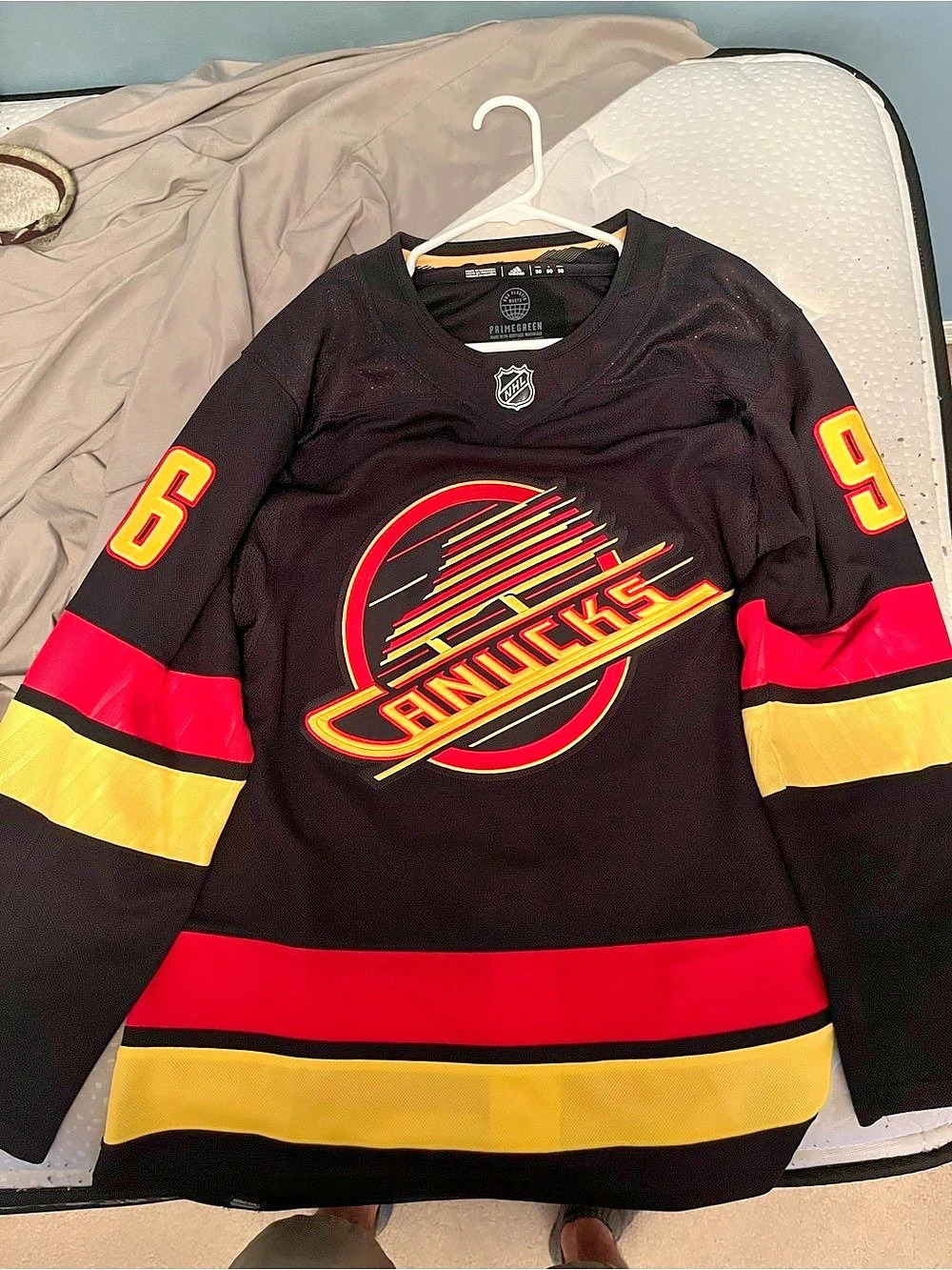 adidas Vancouver Canucks Kuzmenko #96 jersey Men's Black & Red Size Medium
